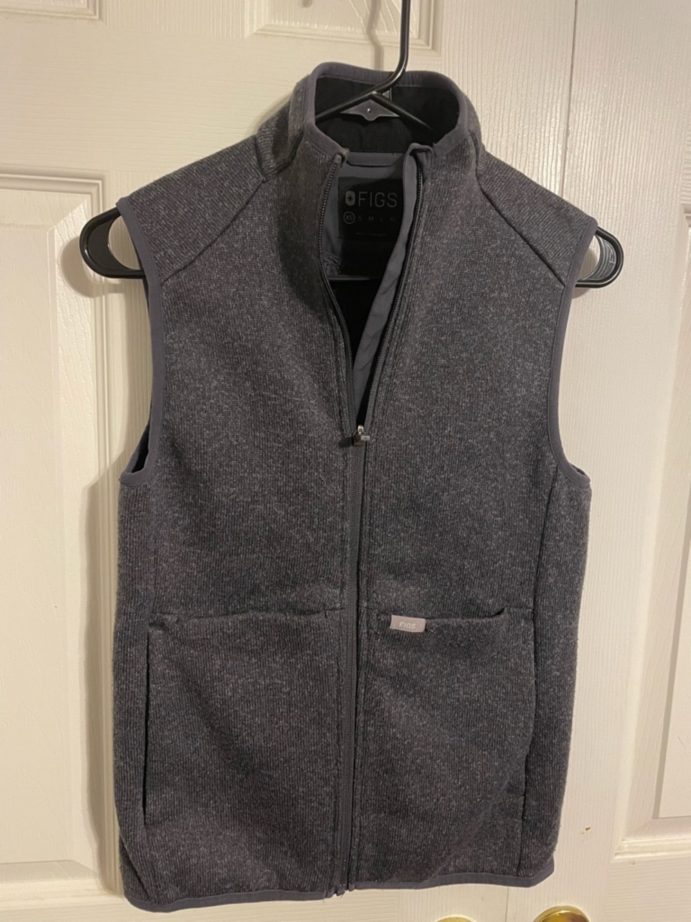 FIGS On Shift Charcoal Zip-Front Vest XS